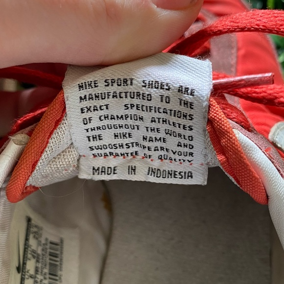 Authentic Vintage Nike Sneakers 8/8.5 - Picture 6 of 10